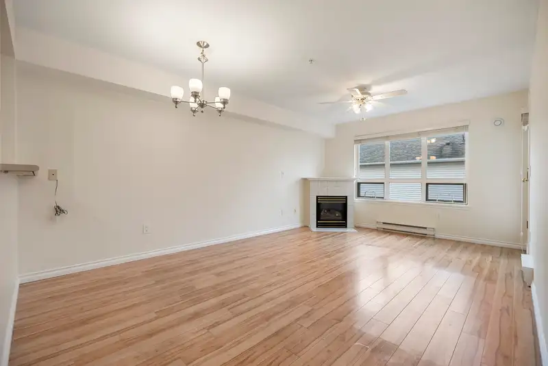 305 14355 103 AVENUE - photo 2 of 33