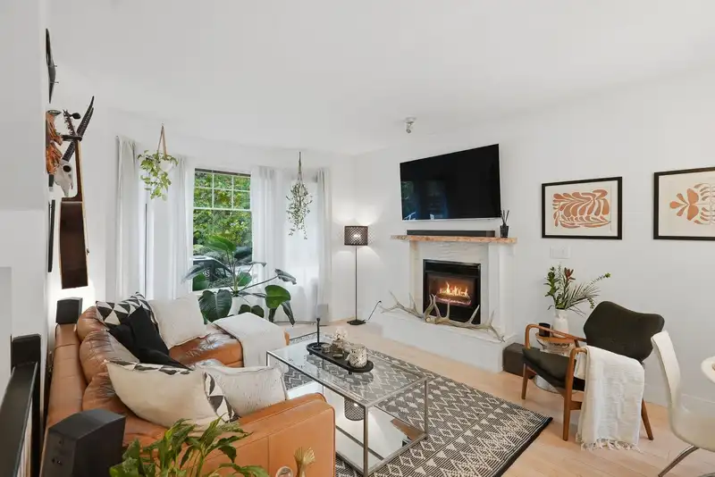 6556 121 STREET - photo 2 of 40