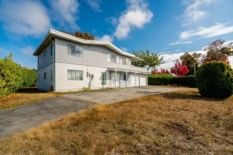 12209 64 AVENUE - photo 2 of 25