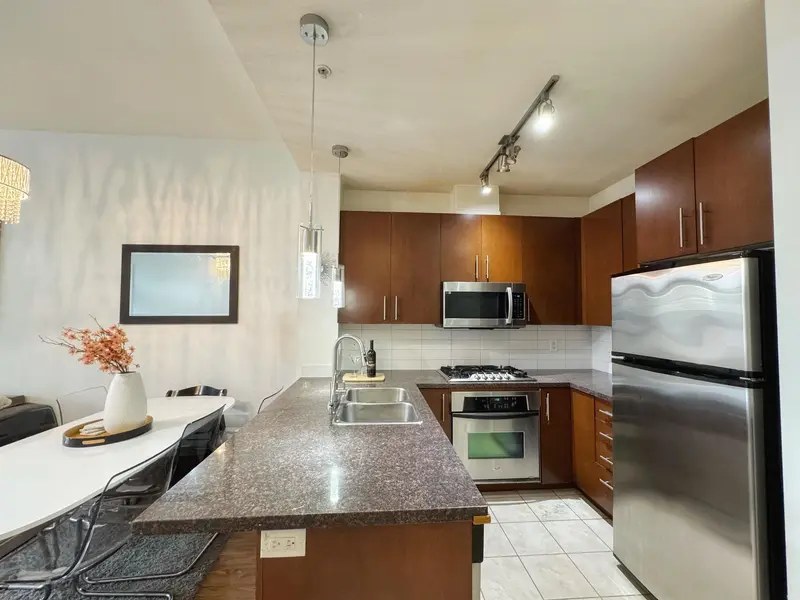 415 3651 FOSTER AVENUE - photo 4 of 12