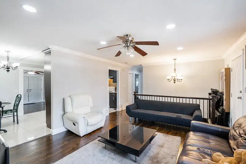 12892 111 AVENUE - photo 4 of 34