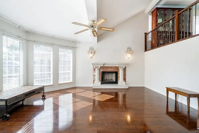 9681 157 STREET - photo 4 of 37