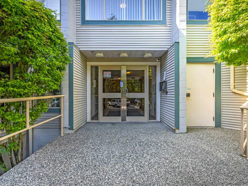 208 10743 139 STREET - photo 2 of 40