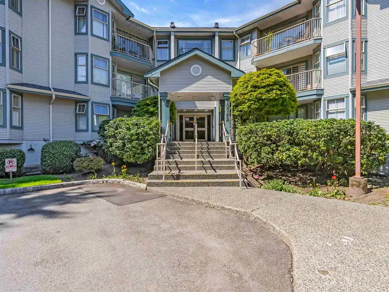 208 10743 139 STREET - photo 3 of 40