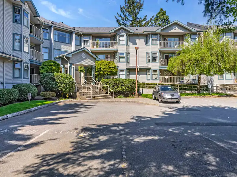 208 10743 139 STREET - photo 4 of 40