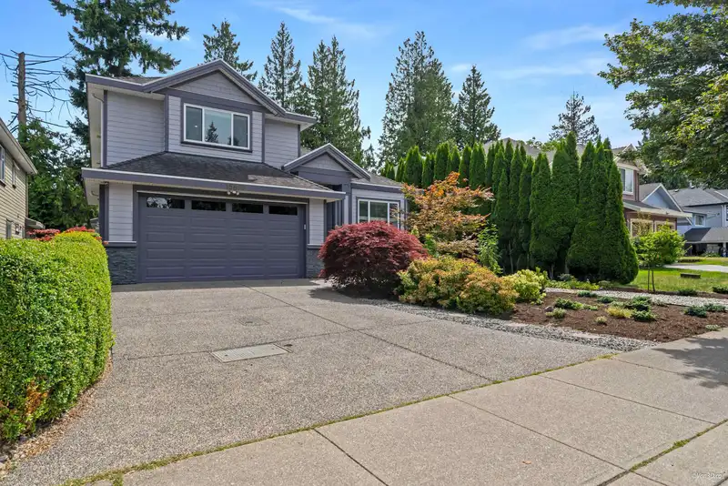 15688 92 AVENUE - photo 1 of 40