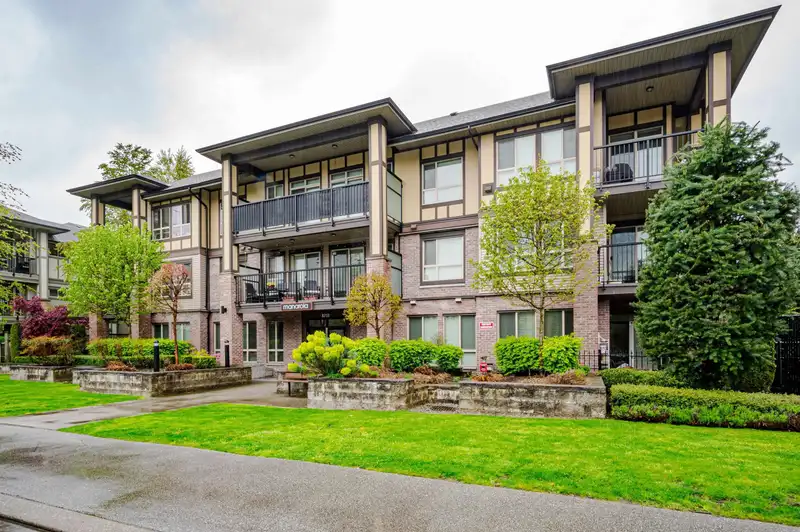 313 8733 160 STREET - photo 2 of 30