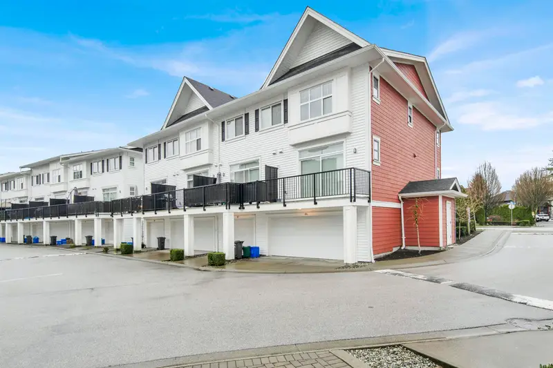 86 27735 ROUNDHOUSE DRIVE - photo 1 of 25