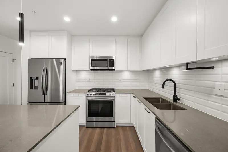 403 20052 83A AVENUE - photo 2 of 25