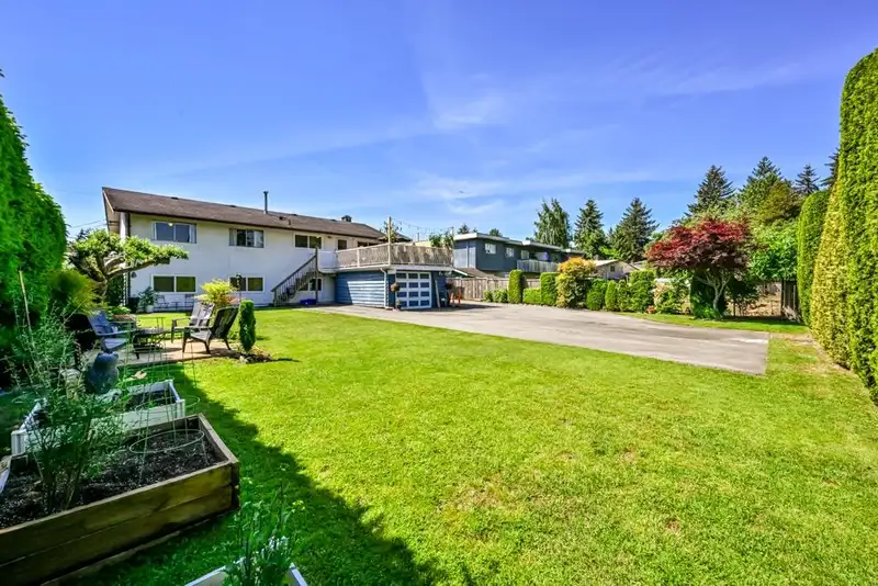 13095 103A AVENUE - photo 2 of 33
