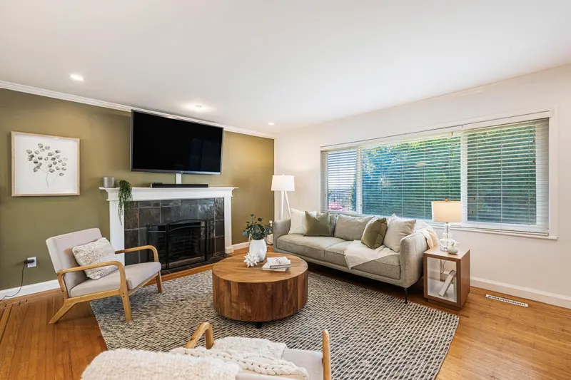 8326 ROYAL OAK AVENUE - photo 3 of 25