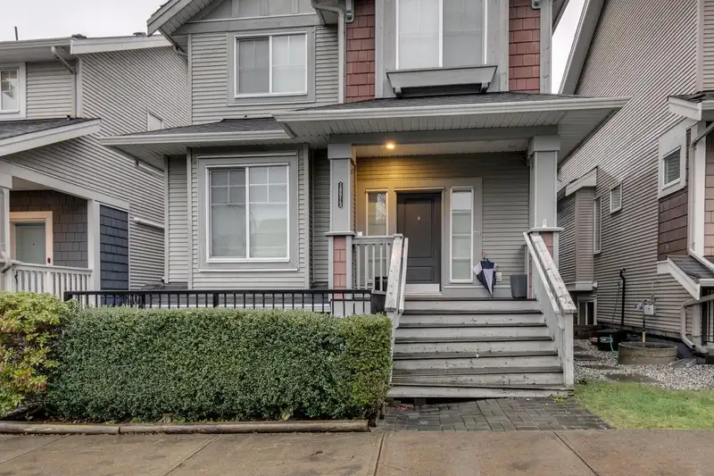 18913 67A AVENUE - photo 2 of 38
