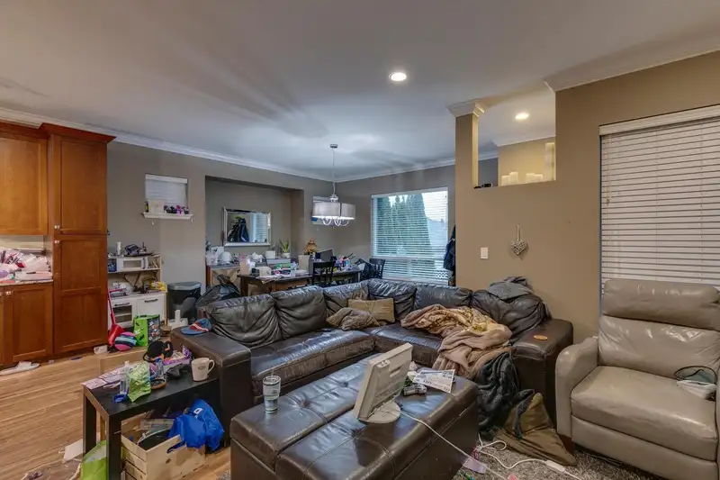 18913 67A AVENUE - photo 4 of 38