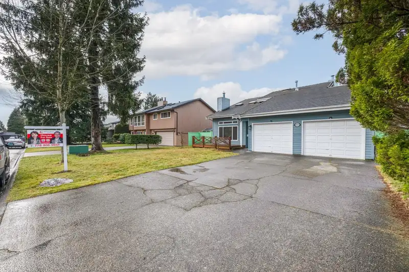 9075 144A STREET - photo 2 of 40