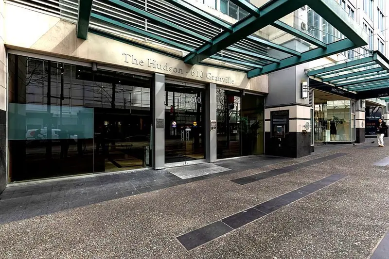 1906 610 GRANVILLE STREET - photo 2 of 12