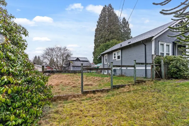 33913 PINE STREET - photo 4 of 10