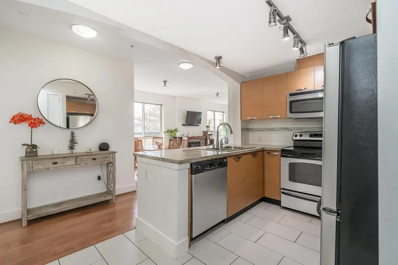 302 7428 BYRNEPARK WALK - photo 2 of 25