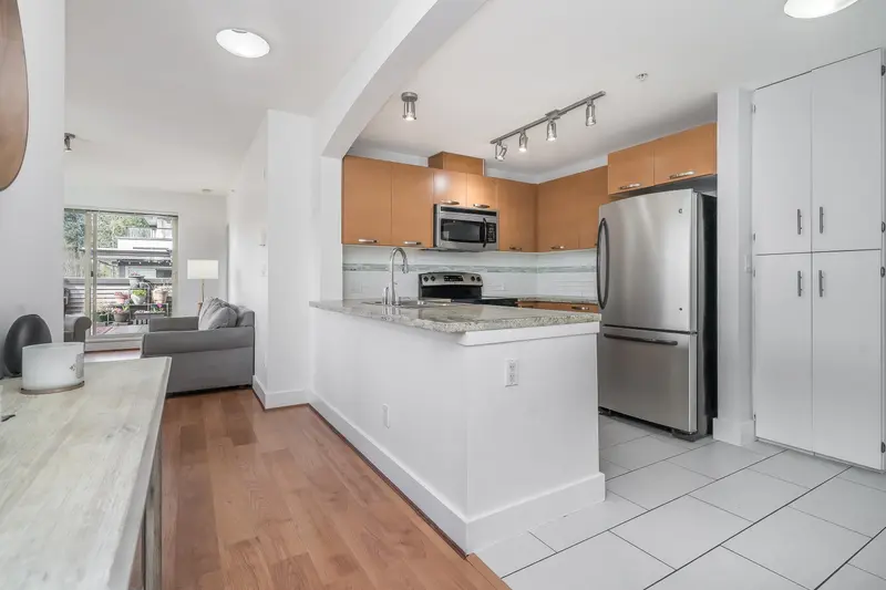 302 7428 BYRNEPARK WALK - photo 3 of 25