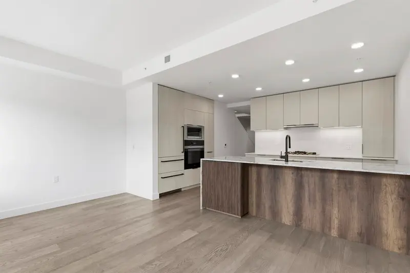 304 3590 W 39TH AVENUE - photo 1 of 25