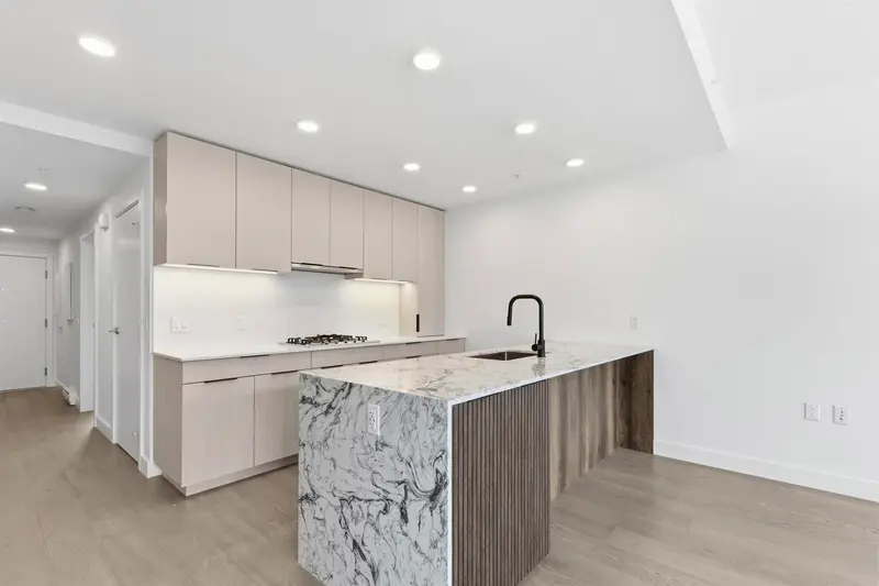 304 3590 W 39TH AVENUE - photo 3 of 25