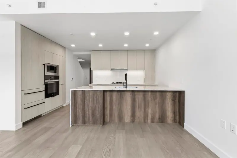 304 3590 W 39TH AVENUE - photo 4 of 25