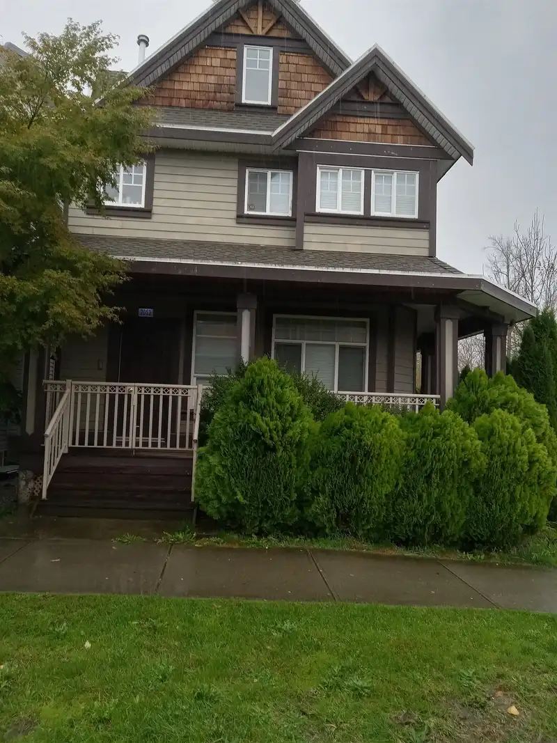 7052 148 STREET - photo 2 of 27
