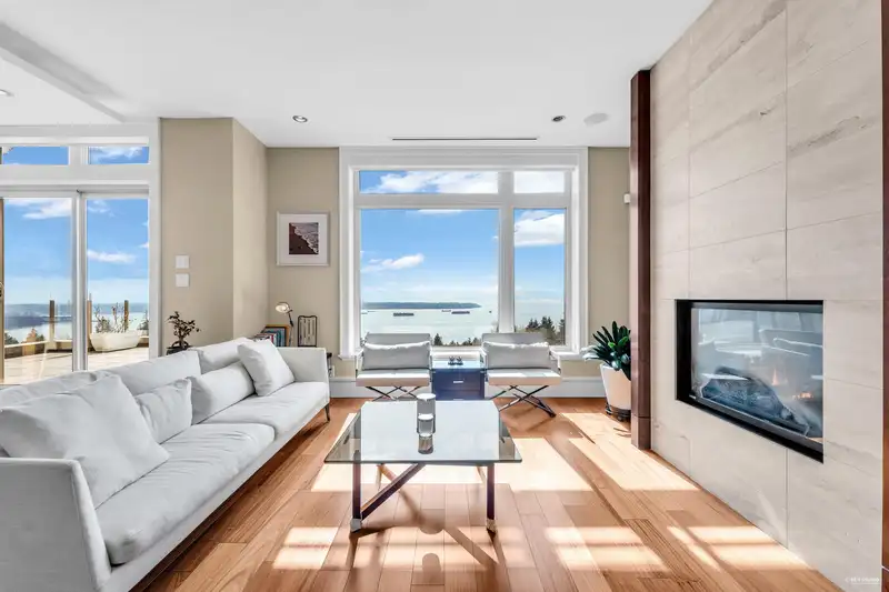 102 2575 GARDEN COURT - photo 3 of 25