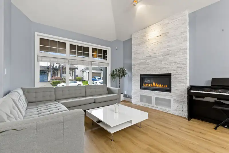 14737 75 AVENUE - photo 4 of 40
