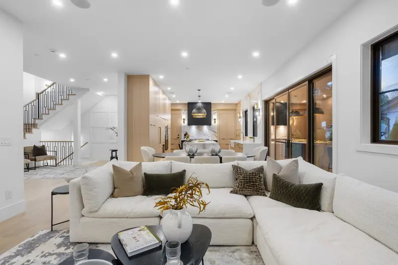 21606 124 AVENUE - photo 3 of 25