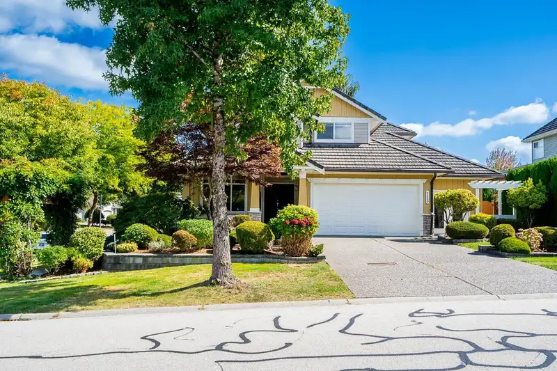 7240 146 STREET - photo 1 of 40