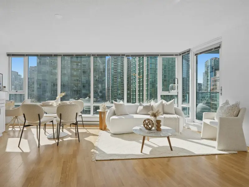 1109 233 ROBSON STREET - photo 2 of 21