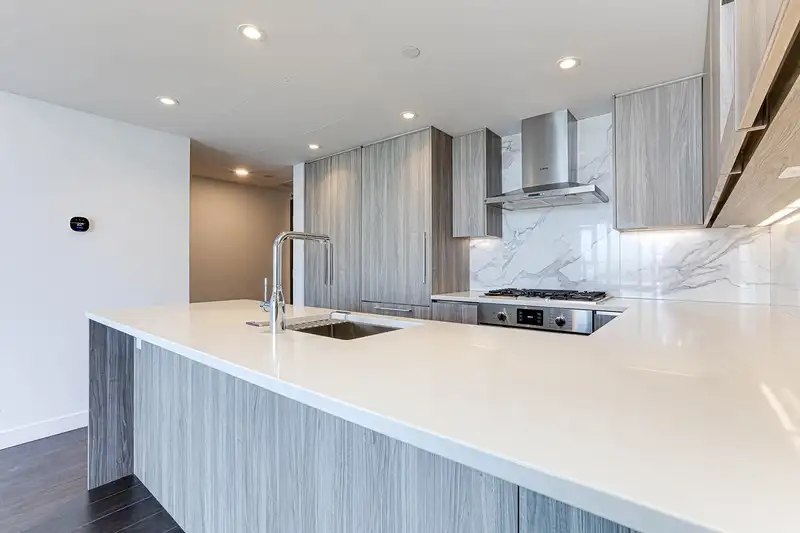 3403 9887 WHALLEY BOULEVARD - photo 4 of 38