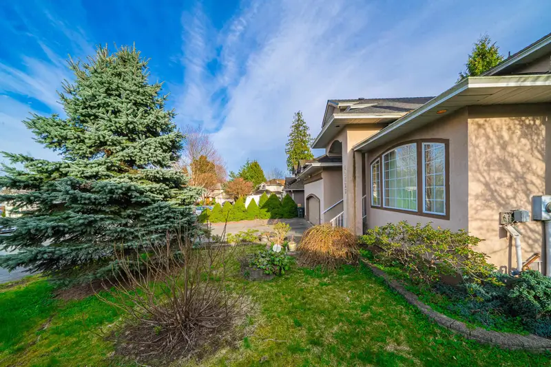 10123 157 STREET - photo 3 of 25