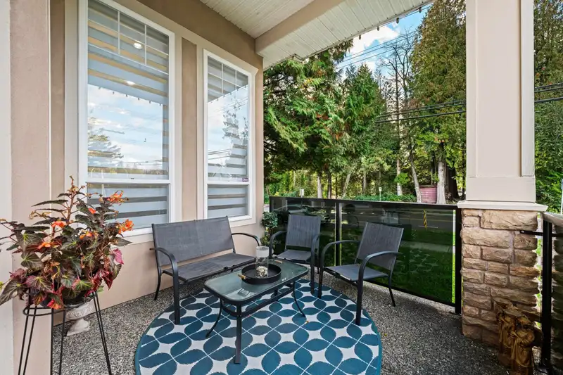 15608 109 AVENUE - photo 2 of 40