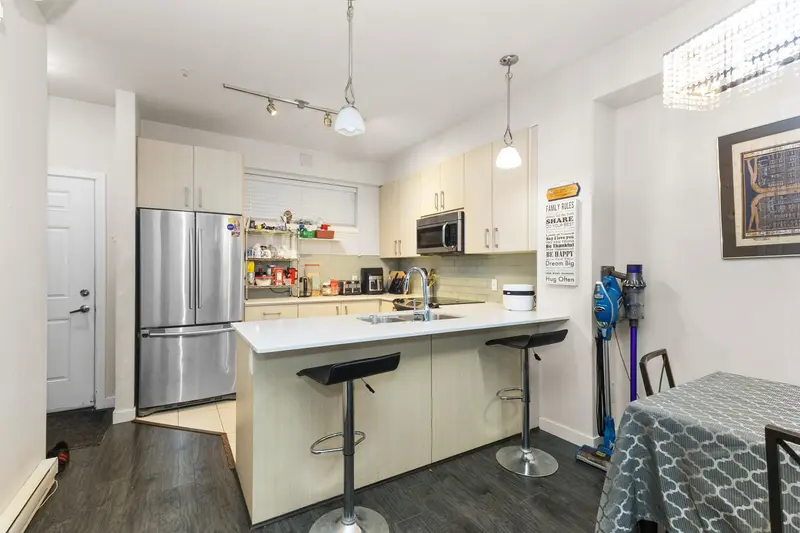 228 32095 HILLCREST AVENUE - photo 4 of 23