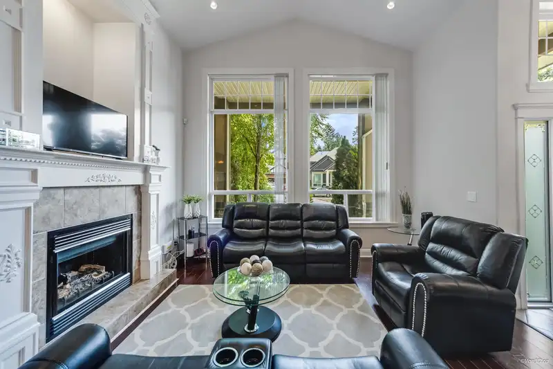 7506 143C STREET - photo 3 of 28