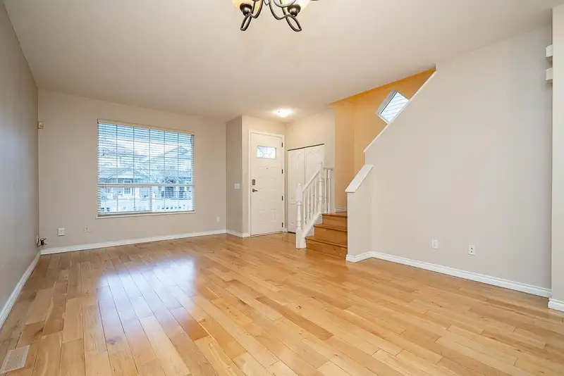 18456 65 AVENUE - photo 3 of 34