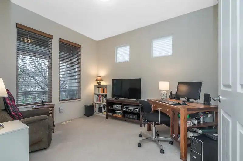 15070 68A AVENUE - photo 4 of 33