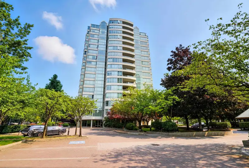 1004 15038 101 AVENUE - photo 1 of 33