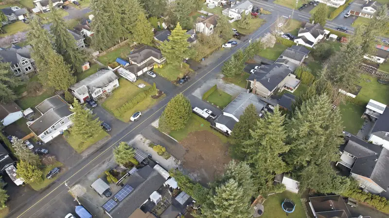 3940 205B STREET - photo 3 of 4