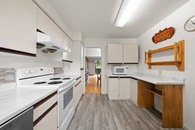 101 10744 GUILDFORD DRIVE - photo 4 of 29