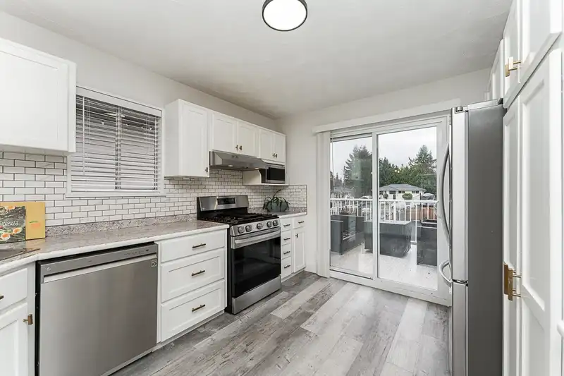 10065 128 STREET - photo 3 of 30