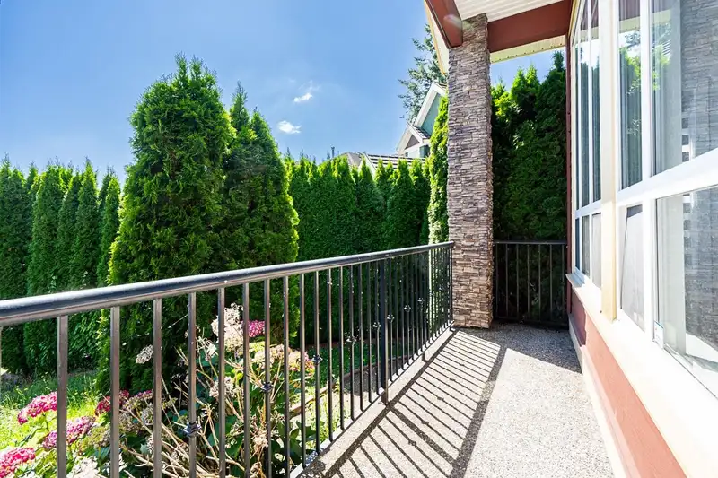 16202 96A AVENUE - photo 2 of 40