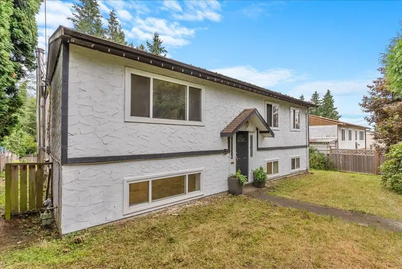 14888 88 AVENUE - photo 2 of 26