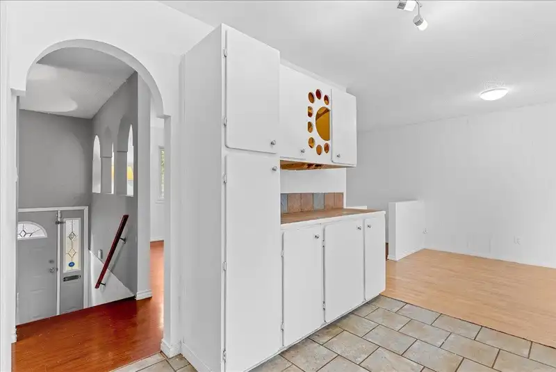 14888 88 AVENUE - photo 4 of 26
