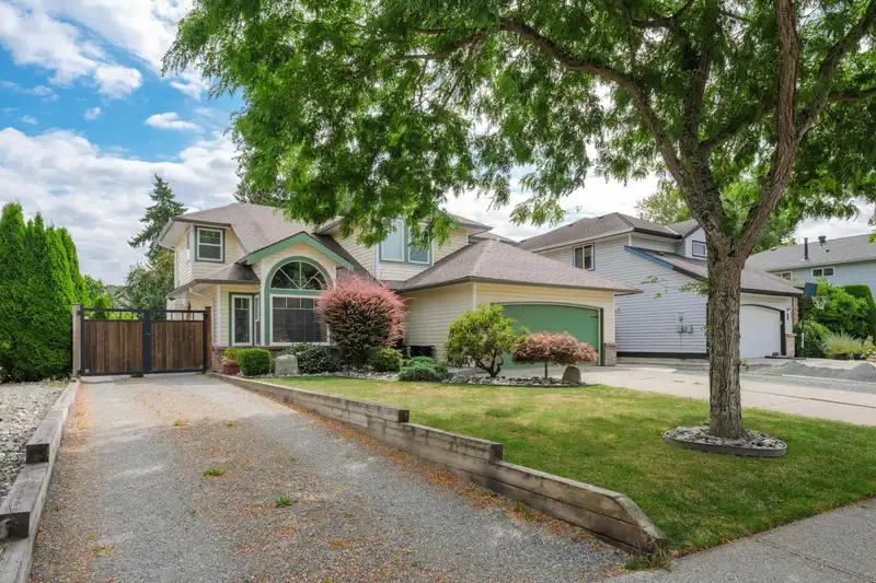 6114 187A STREET - photo 2 of 40