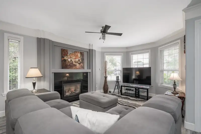 5821 188 STREET - photo 4 of 38