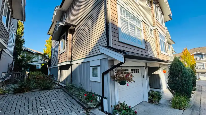 24 14356 63A AVENUE - photo 3 of 25
