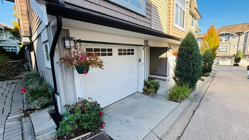 24 14356 63A AVENUE - photo 4 of 25