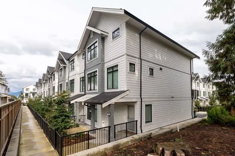 72 17557 100 AVENUE - photo 3 of 33